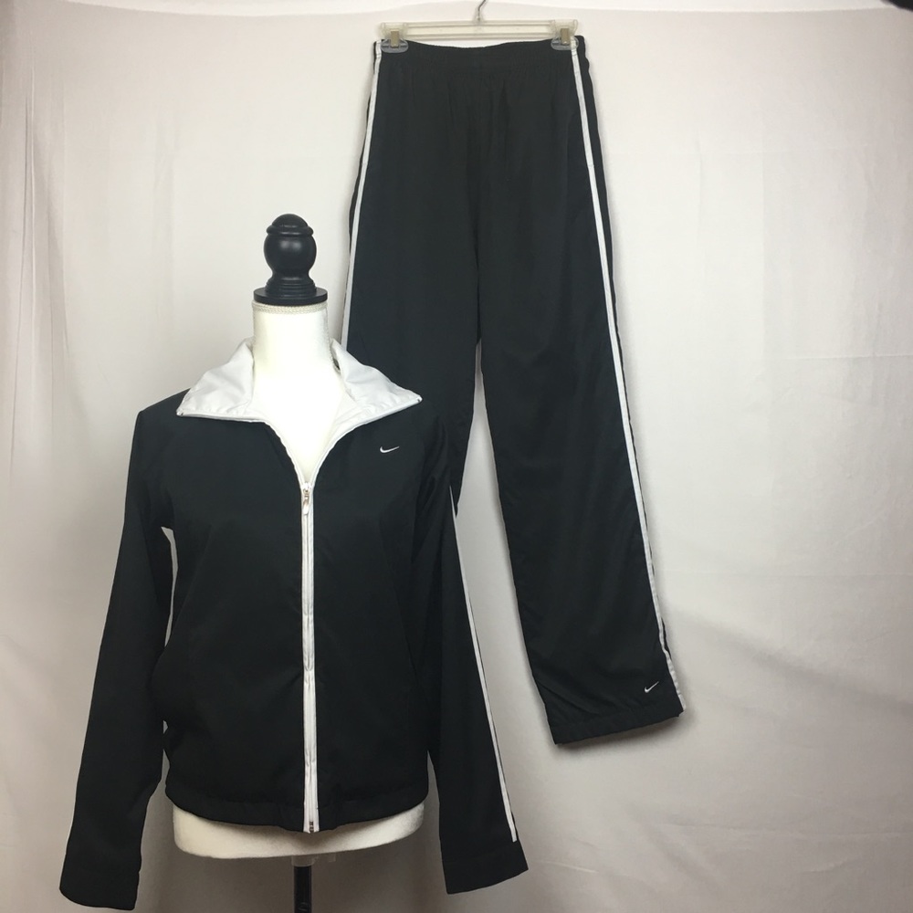 Nike windbreaker Suit   Size Small
